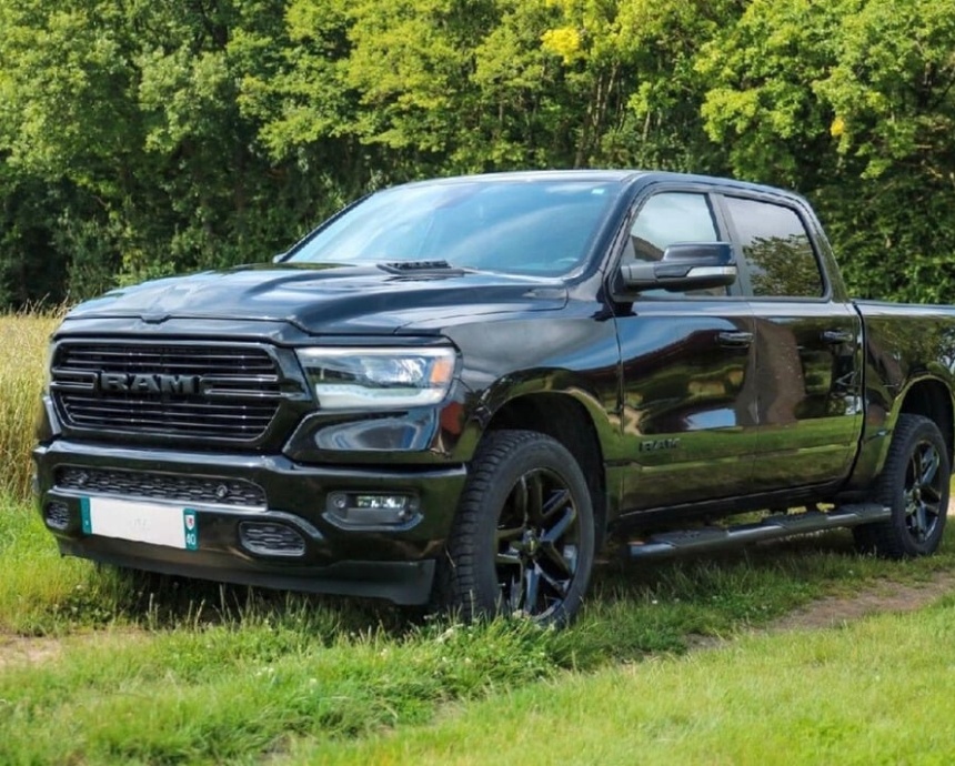 Dodge RAM GT 1500 Sport Nuit 4X4 Cabine d'équipe 2022 Véhicule
